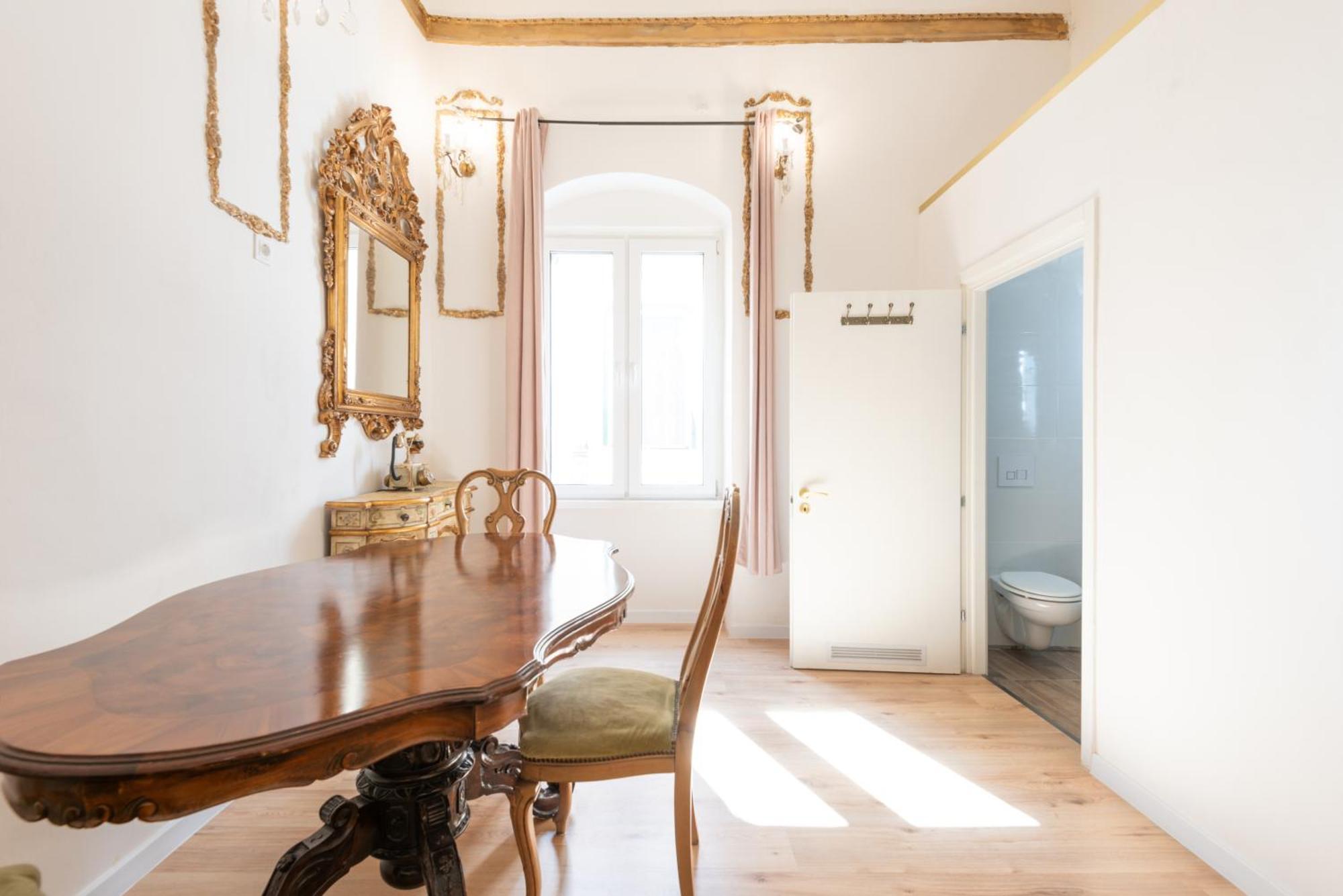 Historic Suite Next To The Castle Bari Exterior foto
